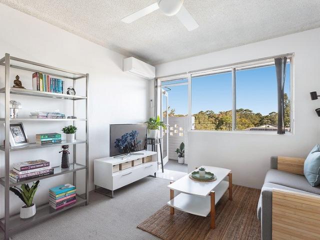 Elevated One Bedroom Apartment in a Leafy Botany Setting