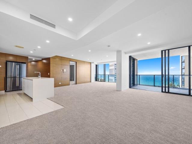 Elevated Oracle Skyhome, Level 34, First Time Offered Since New!