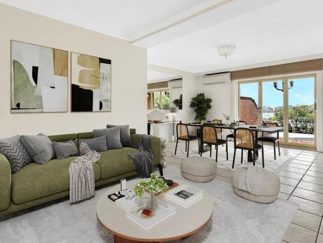 Elevated Parkside Living with Iconic Harbour & Skyline Views
