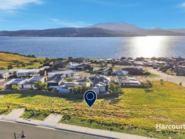 Elevated Position with Panoramic Hobart Views