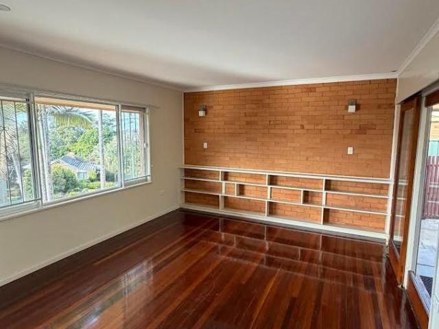 ELEVATED POSITION WITH VIEWS OVER THE TREETOPS OF BARDON!