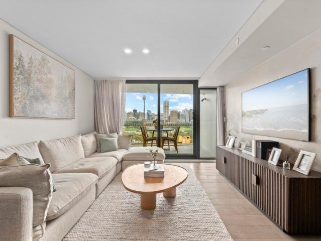 Elevated Potts Point Living with Iconic Harbour Views