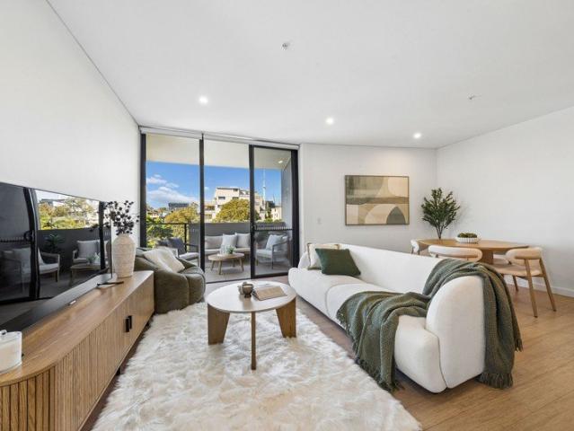 Elevated Premium Residence with Panoramic Outlook & Top School Catchment
