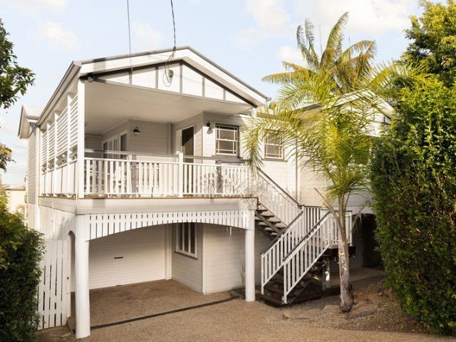 Elevated Queenslander Living, Versatile Space & Inner City Convenience