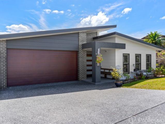 Elevated & Quiet Forster Address with Outlook & Privacy