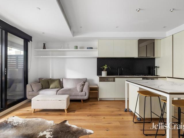 Elevated Richmond Hill Living in a Prestigious Herbert King Complex