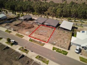 Elevated River Valley Living Just a Stone's Throw from the Maribyrnong River