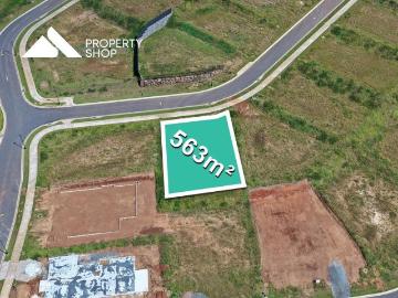Elevated Rocky Creek Homesite with Generous 20.3m Frontage