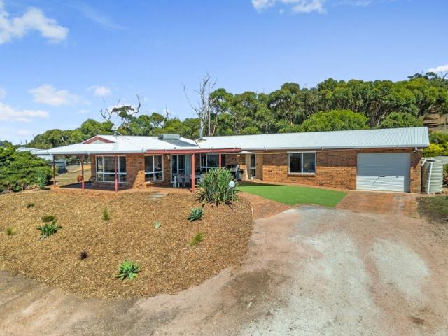 Elevated Rural Lifestyle with Ocean Views