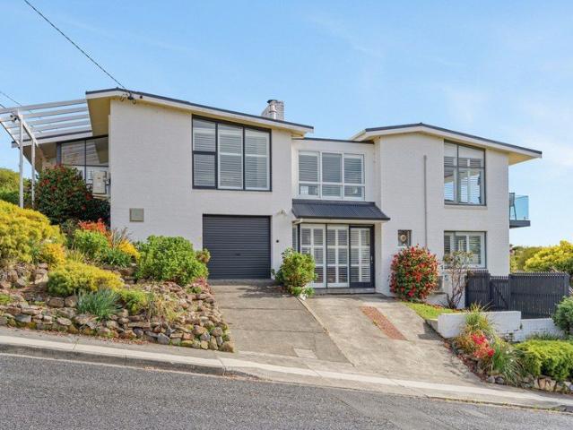 Elevated Sandy Bay Living with Uninterrupted River Views