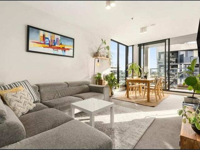 Elevated South Yarra Living with Spectacular City & Bay Views