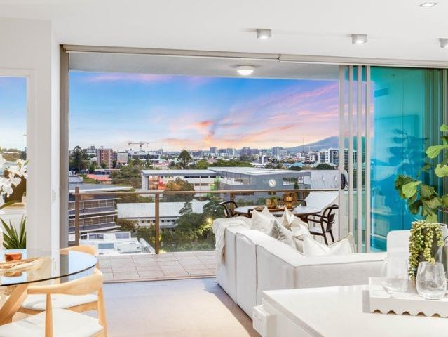 ELEVATED SOUTH BANK LIVING WITH SWEEPING VIEWS AND EXCEPTIONAL VALUE
