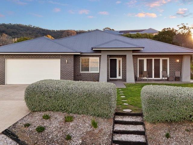 Elevated South Mudgee Living with Style & Space