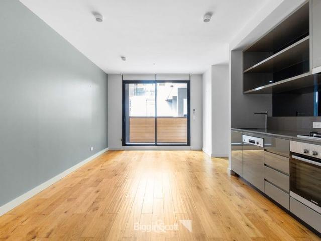 ELEVATED, SPACIOUS, BOUTIQUE LIVING IN THE HEART OF HAWTHORN