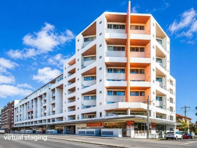Elevated Split Level Living with Panoramic City Views