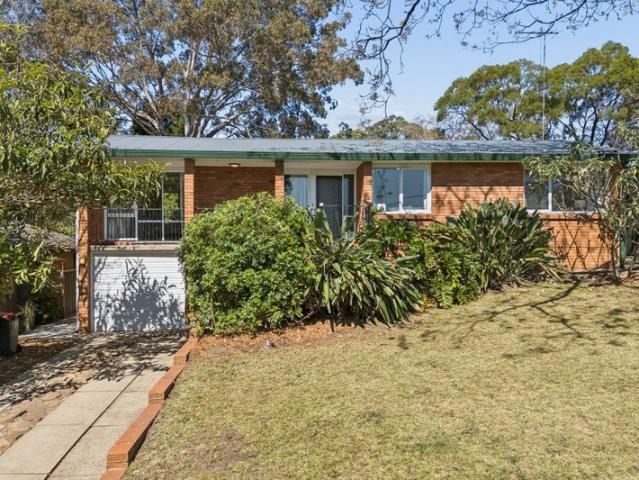 Elevated Sunlit Family Haven In Premier School Catchment
