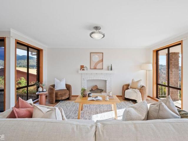 Elevated & Sunny Living with a Self Contained Studio