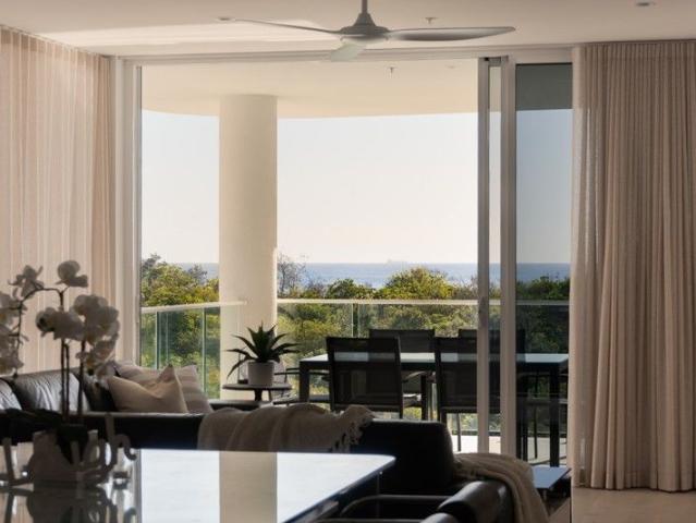 Beachfront Sub Penthouse at Oasis House Sized Living, Lock and Leave Freedom
