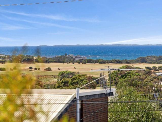 Elevation position with sensational ocean views