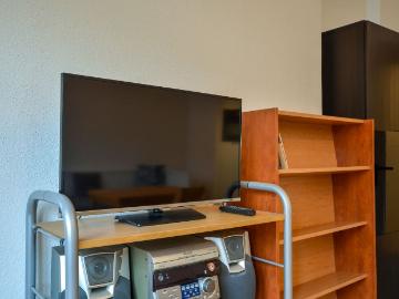 Elevator, Central and fully furnished commuter apartment in Lindenthal, Koln Amsterdam Apartments for Rent