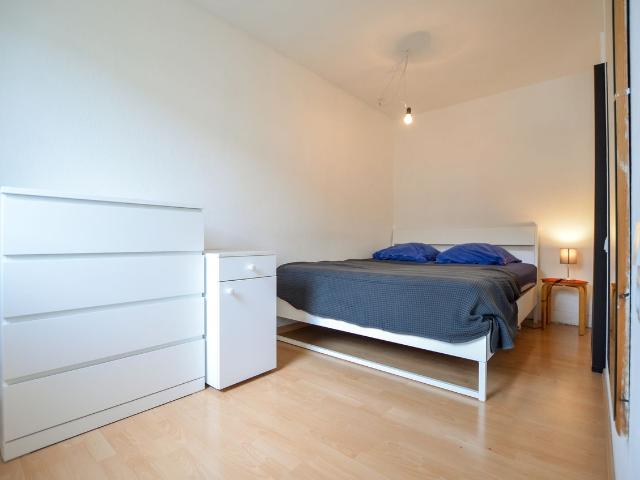 Elevator, Central and fully furnished commuter apartment in Lindenthal, Koln Amsterdam Apartments for Rent
