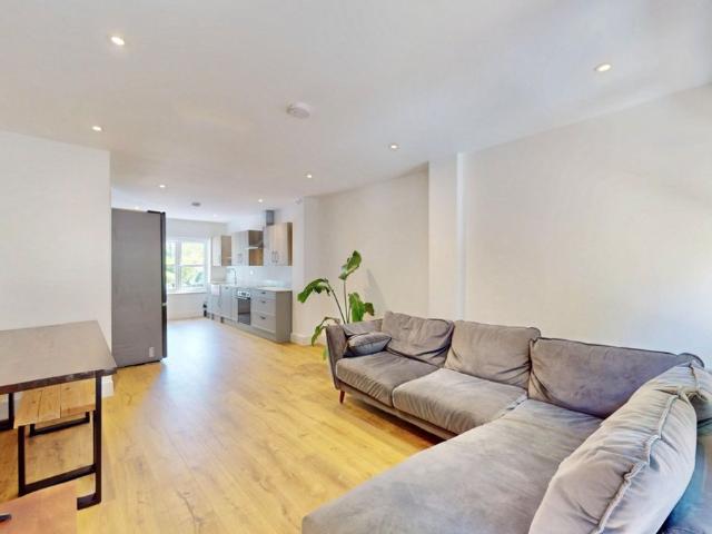 Eleanor Close, Canada Water, London SE16, 2 bed terraced house to rent, £3,500 pcm | PrimeLocation