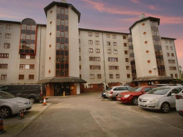 Eleanor Way, Waltham Cross 4 bed house to rent £1,725 pcm £398 pw
