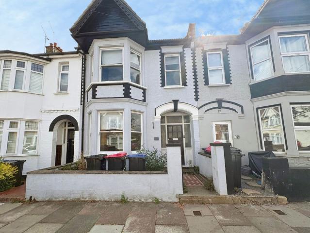 Electric Avenue, Westcliff On Sea SS0, 3 bed terraced house to rent, £1,700 pcm | PrimeLocation