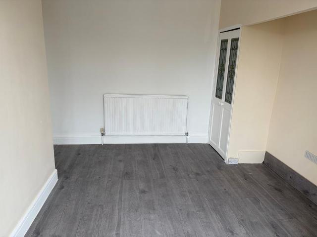 Electric Avenue, Westcliff on Sea SS0 4 bed terraced house to rent £1,850 pcm £427 pw