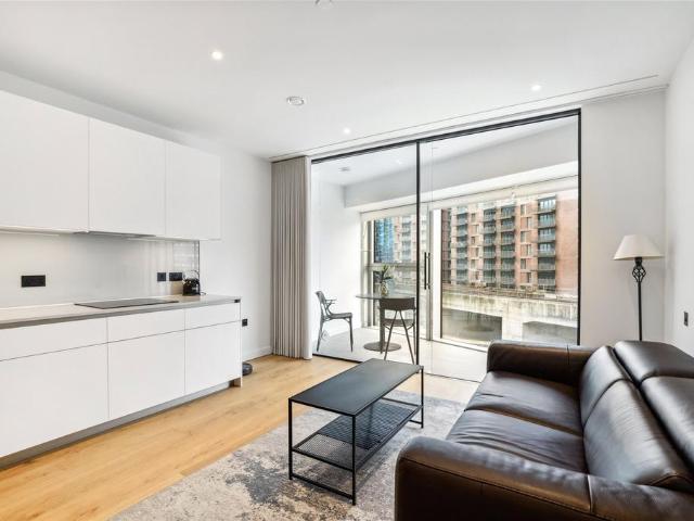 Electric Boulevard, London, SW11 1 bed apartment to rent £2,950 pcm £681 pw