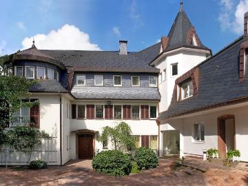 Elegant maisonette apartment with a view of the Rhine – stylish living in Düsseldorf Kaiserswerth