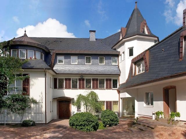 Elegant maisonette apartment with a view of the Rhine – stylish living in Düsseldorf Kaiserswerth, Dusseldorf Amsterdam Apartments for Rent