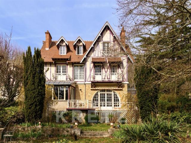 Élégant Manoir Anglo Normand face à la Seine, à seulement 50. 357m² Morsang sur Seine