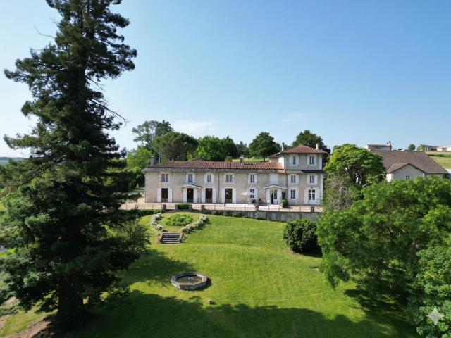 Élégant Manoir du XIXe Siècle avec maisons d’amis, dépendanc. 568m² Chalais
