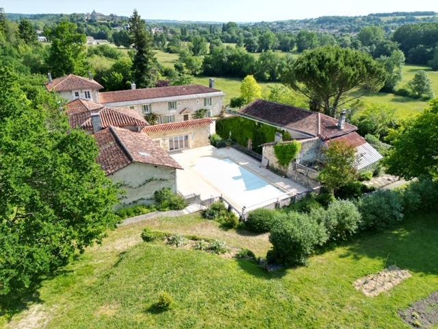 Élégant Manoir du XIXe Siècle avec maisons d’amis, dépendanc. 568m² Chalais
