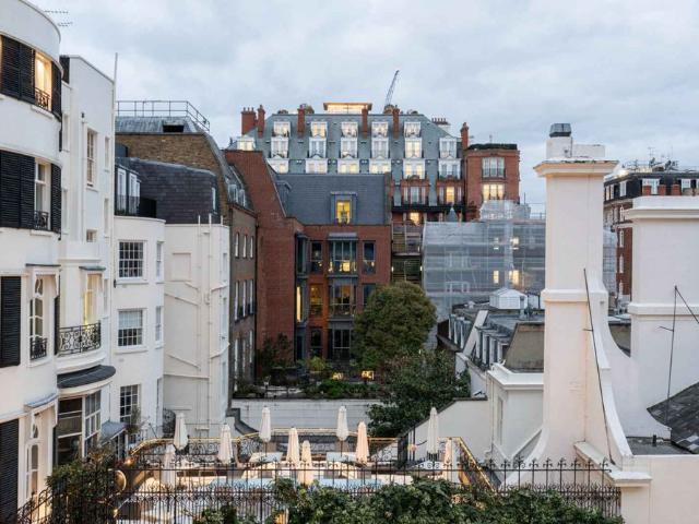 Elegant Mayfair Penthouse 3 Beds + 3.5 Baths Has an Apartment