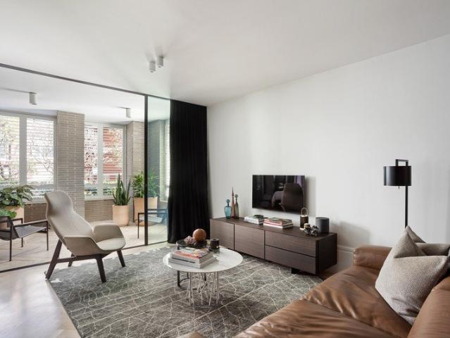 Elegant Modern Ground Floor Living Central to Cosmopolitan Attractions