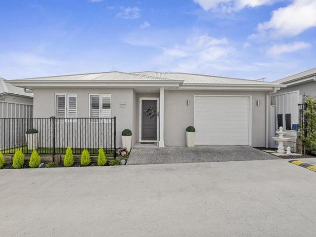 Elegant Modern Home, Just Like New