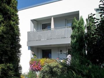 Elegant modernisiert: Familienfreundliche 3 Zimmer Wohnung mit Loggia ins Grüne