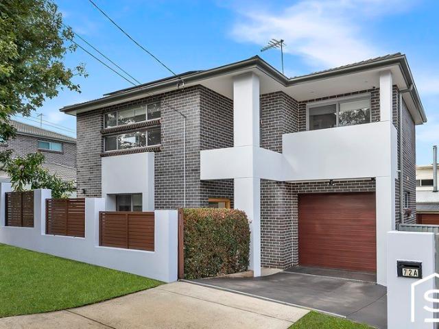 Elegant North Facing Five Bedroom Freestanding Home in a Prime Horsfall Street Setting