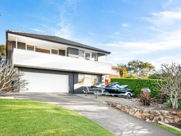 Elegant North Facing Home in Prime Location With Ocean Views