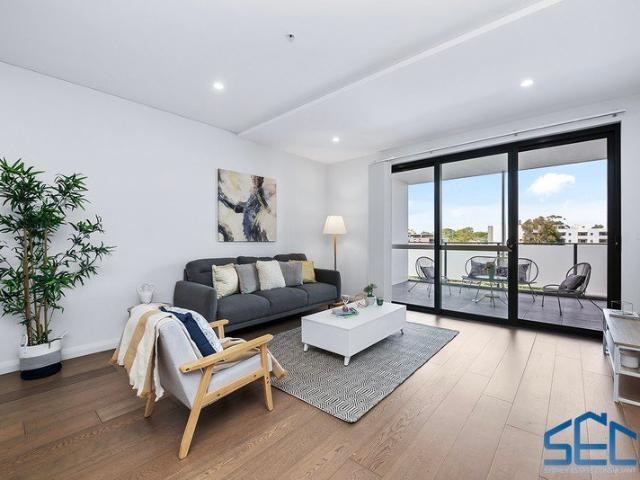Elegant One Bedroom Plus Study Apartment in the Heart of Homebush