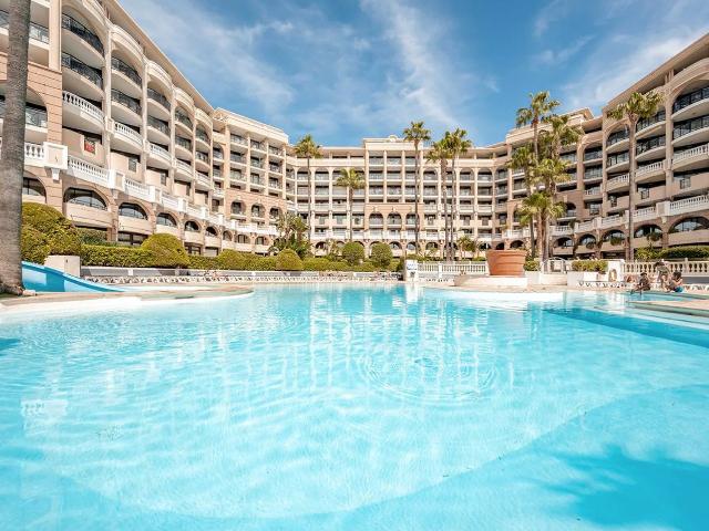 Elegant One Bedroom with Sea View, Balcony & Whirlpool Bath — 100 m from the Beach, Cannes Amsterdam Apartments for Rent