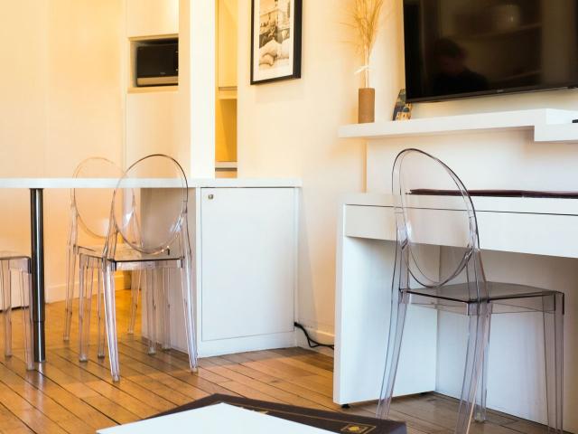 Elegant and bright one bedroom apartment in the heart of the Latin Quarter / Saint Germain des Prés Paris Amsterdam Apartments for Rent