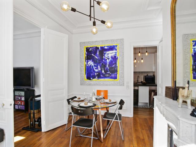 Elegant and high end Parisian apartment near the Étoile