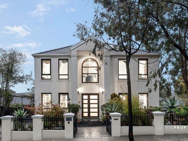 Elegant and opposite the park