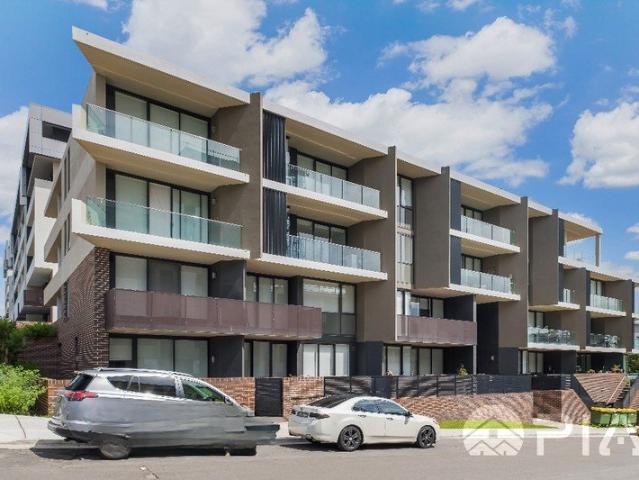 Elegant and spacious 2 bedroom plus study bayside apartment in Mortlake