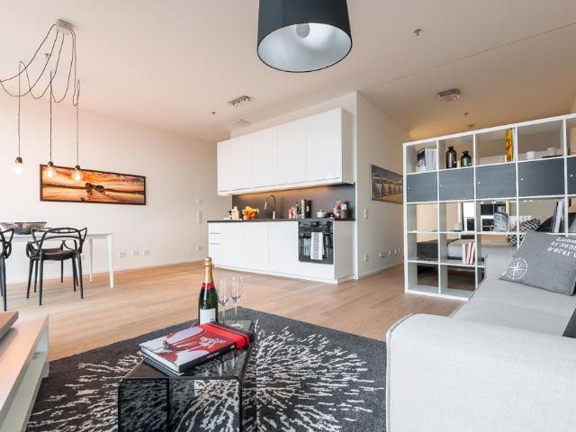Elegant apartment. 7th floor facing south. Open view over the city and the Alps, Munchen Amsterdam Apartments for Rent