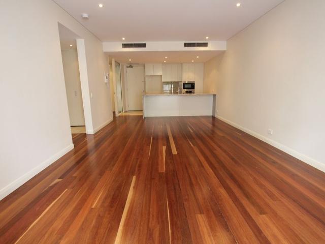 ELEGANT APARTMENT, FANTASTIC LOCATION!