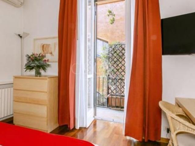 Elegant Apartment in the Heart of Rome: Between Piazza di Spagna and Via del Corso, in residence with dayluy cleaning, A/C wifi, consierge. Rif #1948